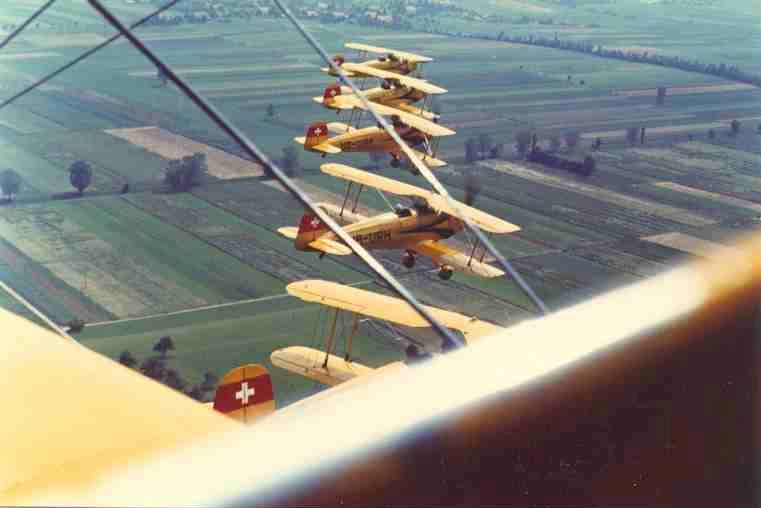 Bueckerstaffel  ueber dem Bielersee 1974 in Grenchen